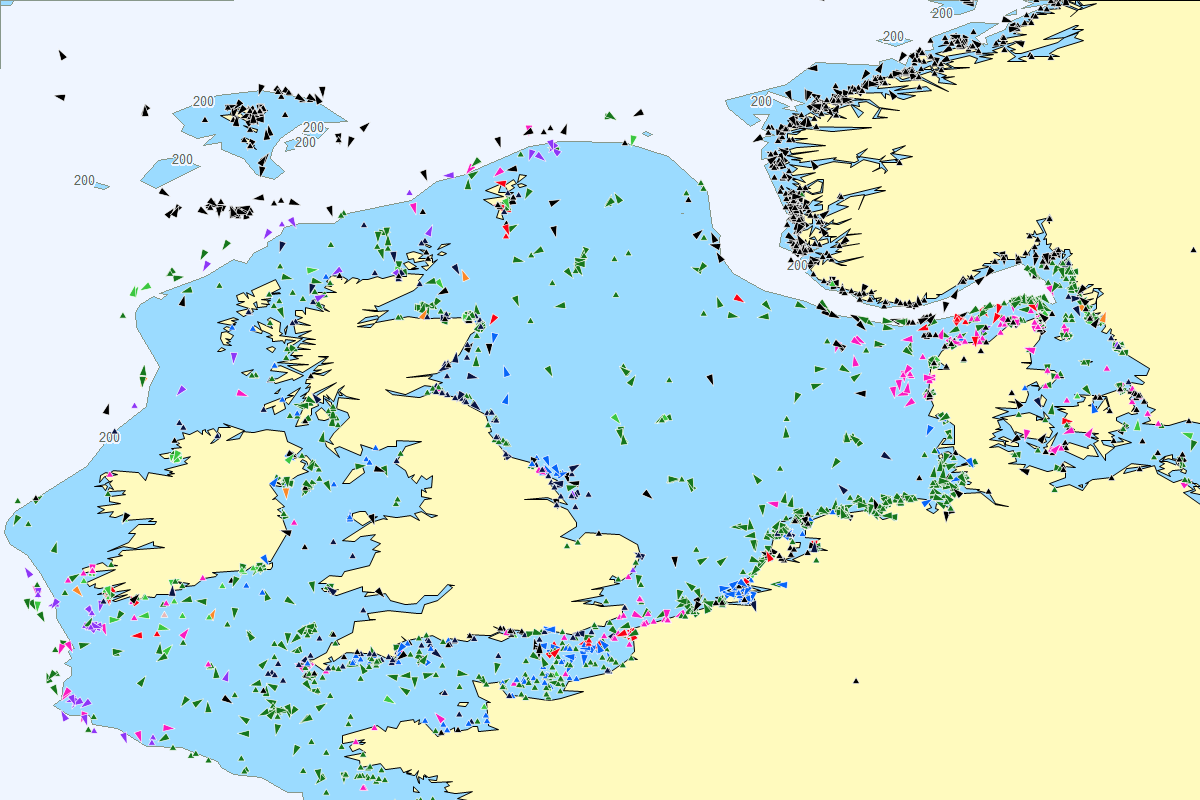 Real time maritime picture displaying only fishing vessels colored based on their fishing gear